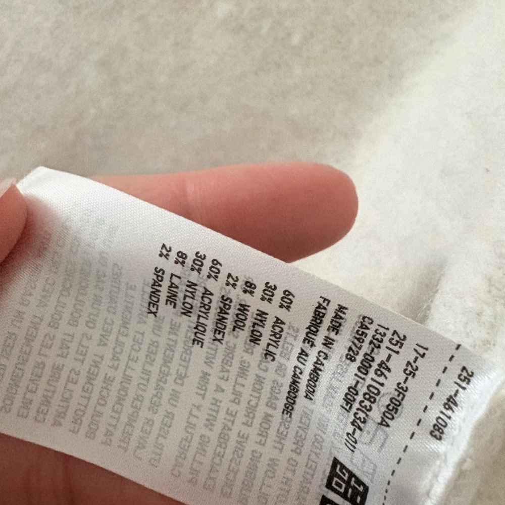 Uniqlo Off-White Cardigan with Button Detail - Picture 6 of 6